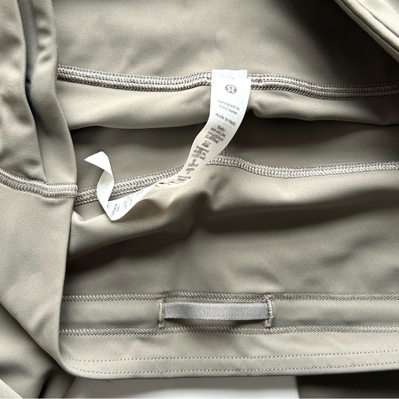 🍂NWT Lululemon Nulux 25” Run Tight. Color: Carbon Dust. Size: 12 - Picture 9 of 14